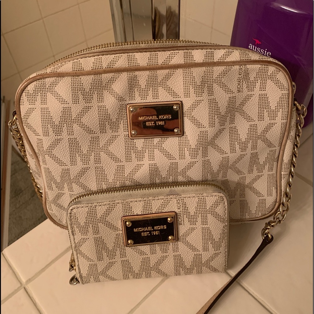 Micheal Kors purse and wallet